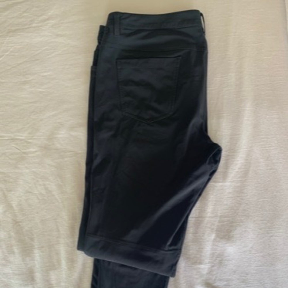 Lululemon ABC Slim Warpstream Size 38 Pant